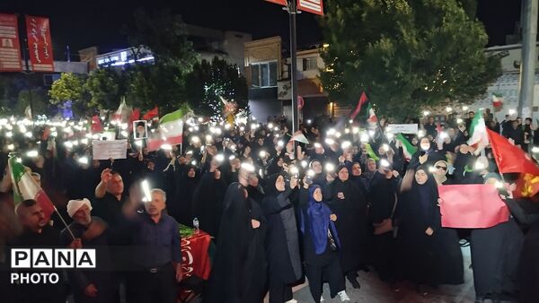 نهمین شب از مراسم عزاداری امام حسین همراه با هئیت زنجیر زنی در حسینیه امام خمینی