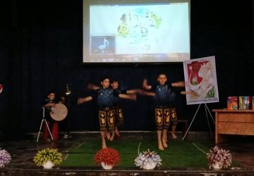 فردوسی با نوشتن شاهنامه درس بزرگی را به‌ما آموخت