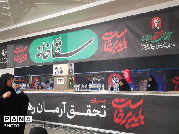 تهران با حضور گسترده مردم، رهبر شهید را بدرقه کرد