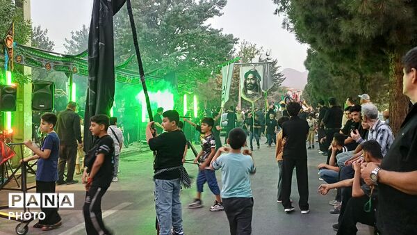آیین علم گردانی همزمان با هفتمین روز شهادت حضرت اباعبدالله الحسین (ع) در شهرستان تفرش 