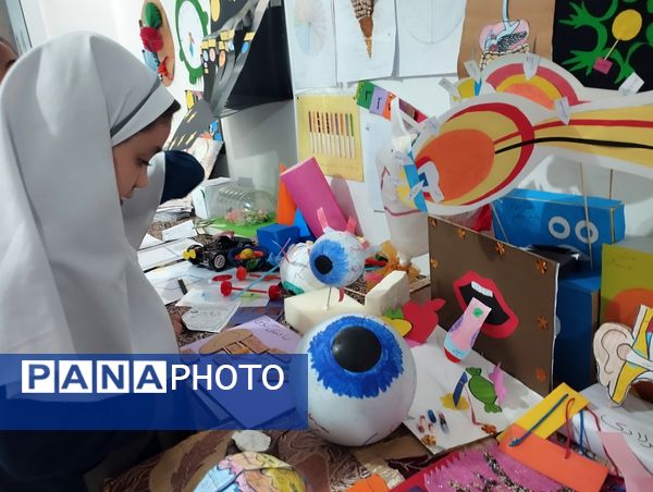 جشنواره بازی و یادگیری همزمان با ایام الله دهه فجر در دبستان وحدت