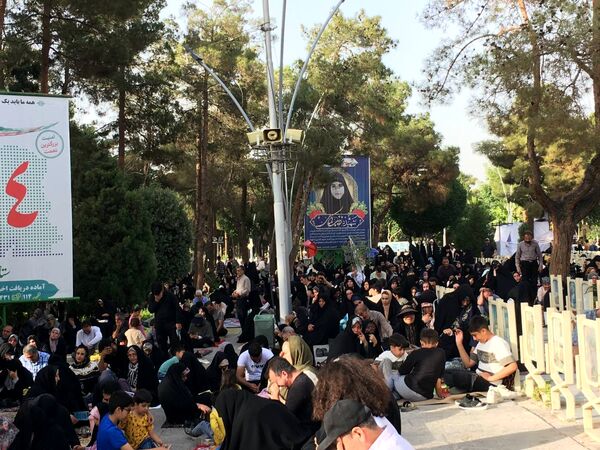 برپایی مراسم دعای عرفه در گلستان شهدای اصفهان
