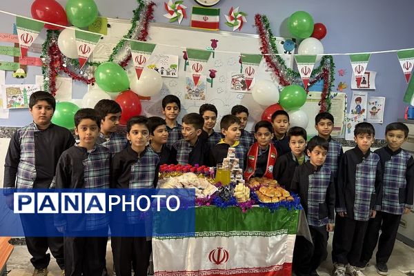 جشن انقلاب در ناحیه دو شهرری با حضور معاون پرورشی و فرهنگی شهرستانهای استان تهران 