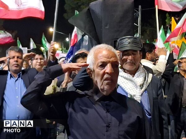 کاشمری ها با احترام نظامی به استقبال سرود جمهوری اسلامی رفتند 