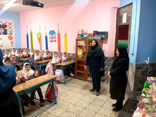 صبحانه سلامت با تم پرچم در دبستان نرجس 
