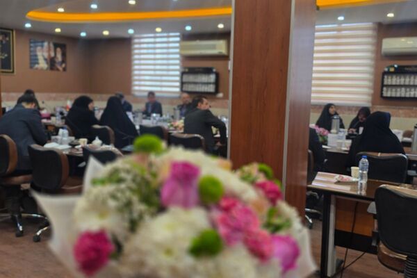 نشست هم‌اندیشی معاونین آموزش متوسطه در اداره رباط‌کریم