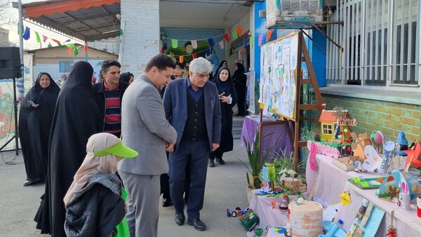 آیین نواختن زنگ هوای پاک در دبستان شریعه افشار‌نژاد ناحیه ۶