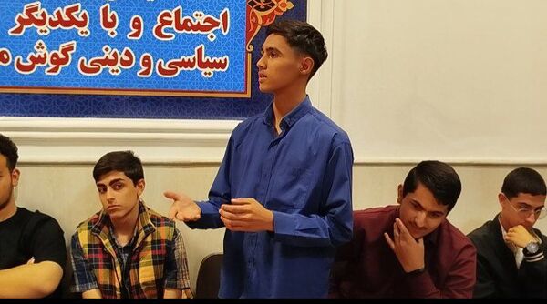 دیدار فرماندهان بسیج دانش آموزی مدارس کاشمر با امام‌ جمعه شهرستان