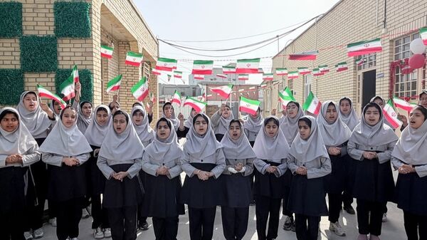 افتتاح نمایشگاه دست‌سازه‌های دانش‌آموزی در هنرستان صدیقه طاهره(س)