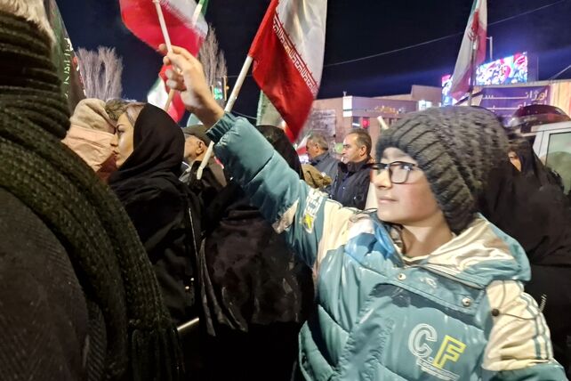 حضور پرشور دانش‌آموزان، نوجوانان وکودکان اردبیلی در تجمع حمایتی از جبهه مقاومت ورزمندگان پرتوان اسلام