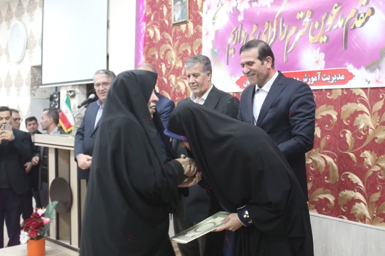 آیین تجلیل از پیشکسوتان فرهنگی ملکان 