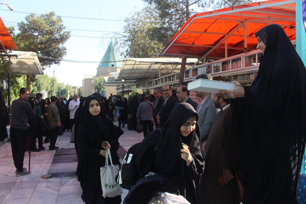 اعزام نخستین گروه از دختران دانش‌آموز ناحیه یک قم به اردوی راهیان نور