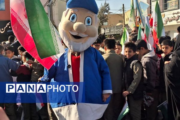 خروش هزاران دانش آموز ورامینی در ۱۳ آبان