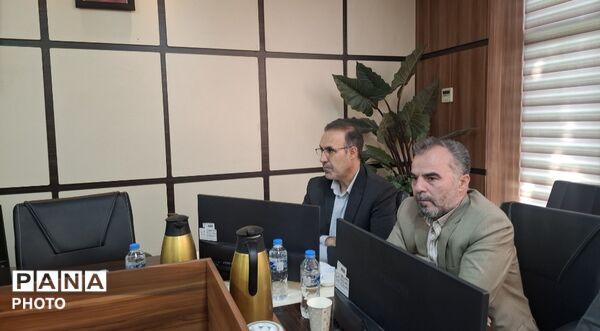 نشست صمیمی وزیر آموزش‌ و پرورش با معلمان دبیرستان رازی