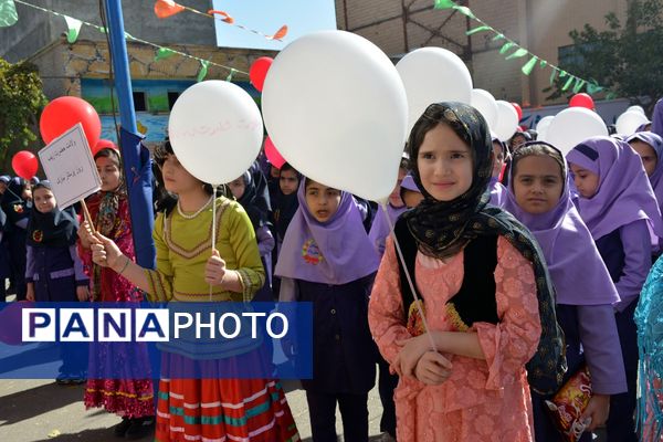 جشن میلاد حضرت زینب(س) با حضور مادران پرستار در دبستان علویان بهارستان‌دو