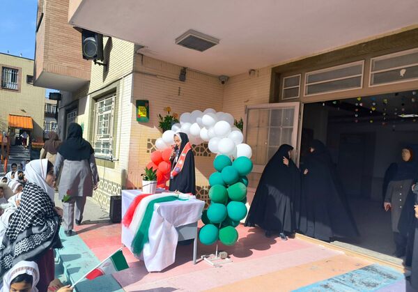 جشن دهه انقلاب و زنگ حماسه آفرینی انقلاب در دبستان شطیطه ۲