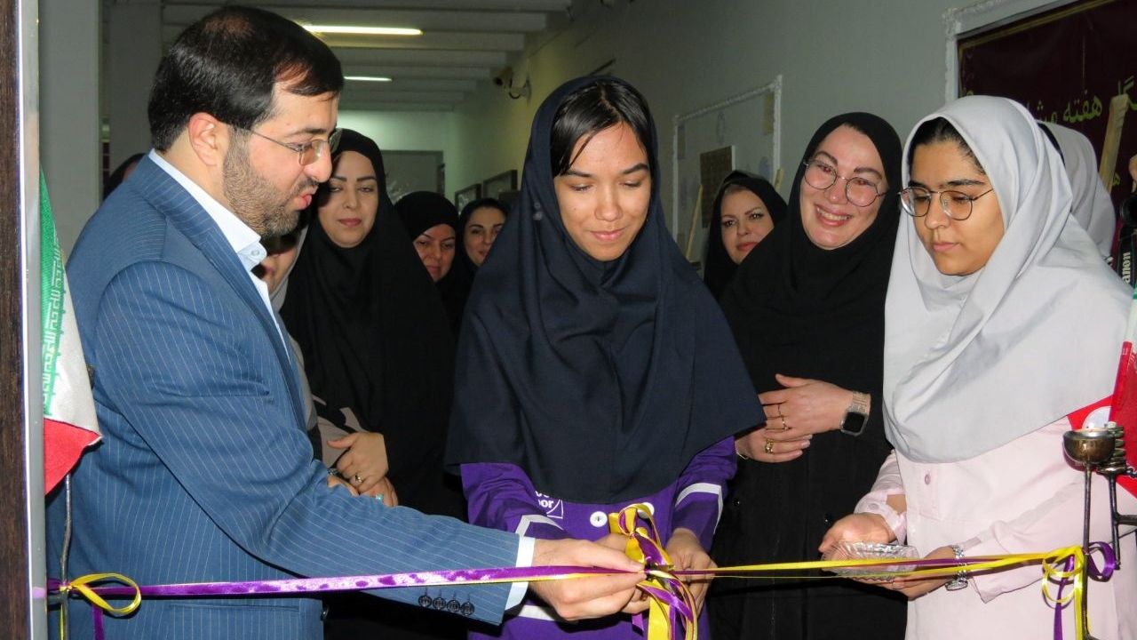 برگزاری افتتاحیه نمایشگاه مشاغل در هنرستان نور،ملارد 