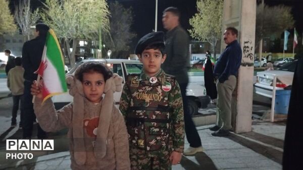  حضور مردم بروجن در یادبود روز دختران میناب