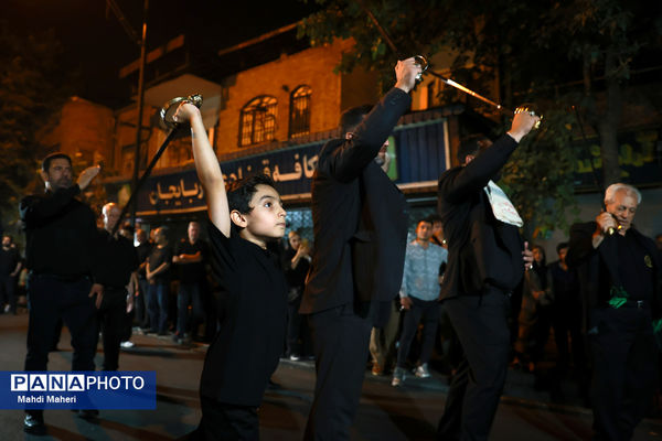 مراسم عزاداری شب تاسوعای حسینی در میدان منیریه تهران