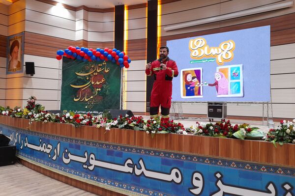 اجرای برنامه هم‌ساده‌ها در سالن سینما ۱۹بهمن پایگاه هوایی شیراز