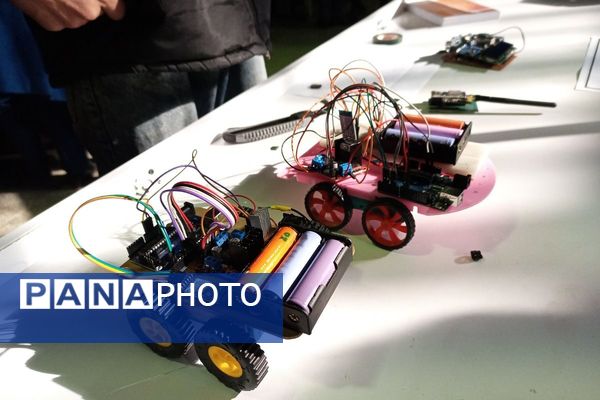 نمایشگاه دستاوردهای دانش‌آموزان هنرستان فنی حرفه‌ای‌ رباط‌کریم