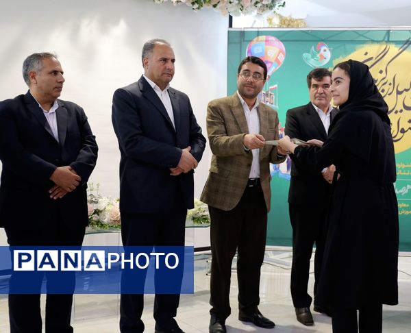 آیین تجلیل از برگزیدگان جشنواره‌های فرهنگی و هنری شمال‌غرب کشور در تبریز