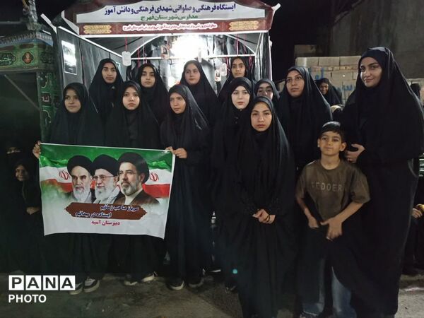 بیعت فرهنگیان و دانش‌آموزان شهرستان فهرج با رهبر جدیدشان