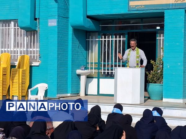 آموزش انواع دست ها و گره های پیشتازان در دبیرستان دخترانه فاطمیه