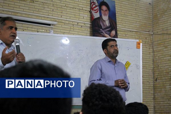 برگزاری کارگاه آموزشی راهنمای و رانندگی در مدرسه شاهد بندرعباس