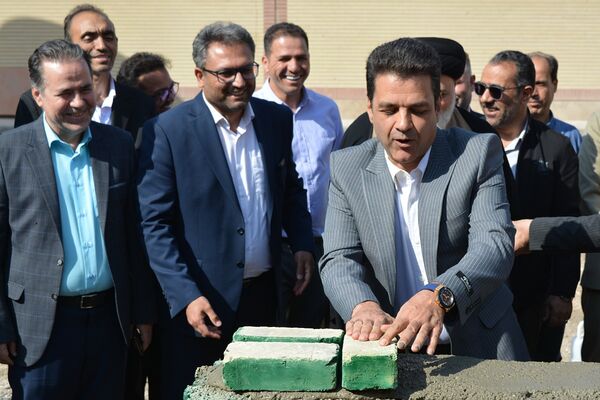 حاج مجید خوئی و بانو کمپانی، سازندگان ۹ کلاس جدید برای دختران بهارستانی