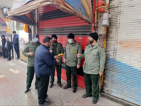 قدردانی مردم از مدافعان امنیت در روز پدر