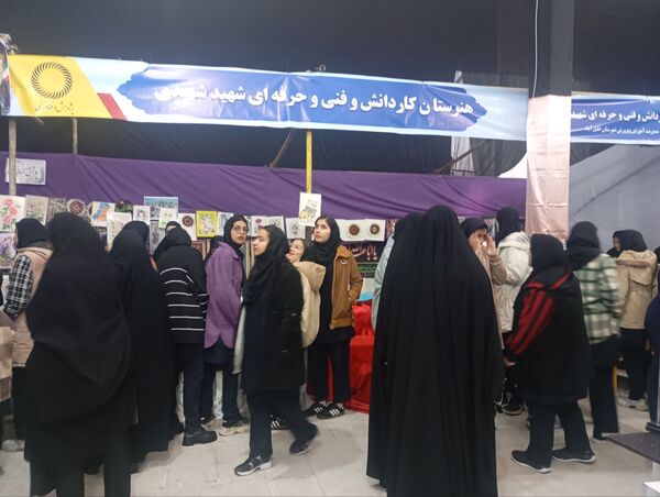 بازدید دانش آموزان هنرستان شهیدشهیدی از نمایشگاه پژوهش و فناوری در خلیل آباد 