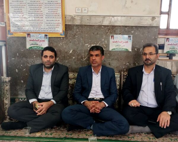 برپایی میز خدمت به‌مناسبت هفته دولت در میاندورود 