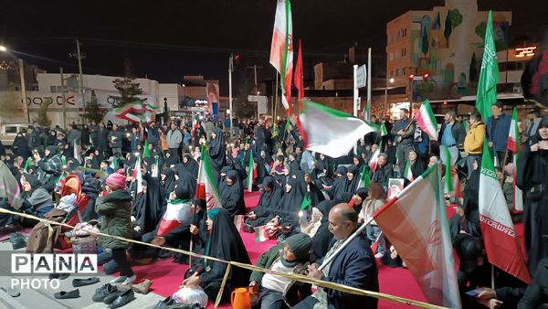 اجتماع مردم هنگام تحویل سال در چهارراه ورزش مشهد