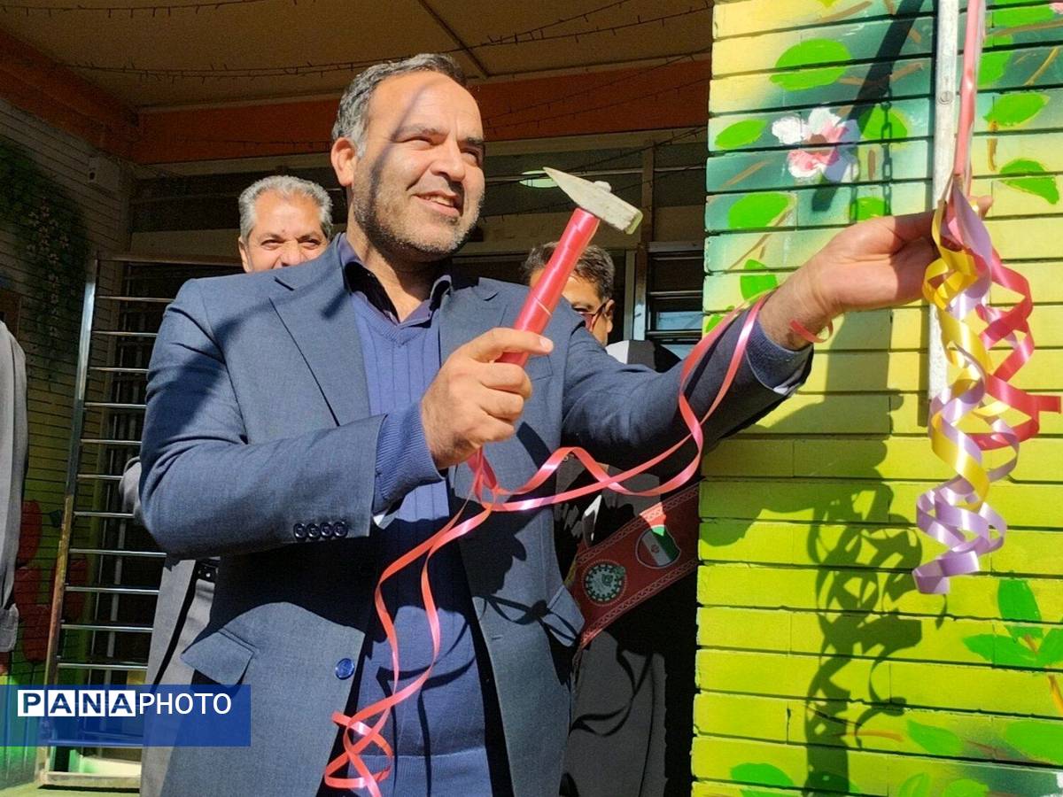 زنگ روز دانش آموز و تسخیر لانه جاسوسی دشمن در دبستان دخترانه شاهد شهید ناصری 