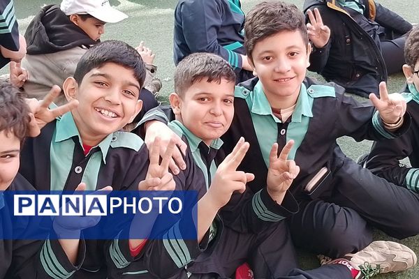 همایش یاوران انقلاب در دبستان شاهد شهید قدوسی ناحیه دو شهرری 