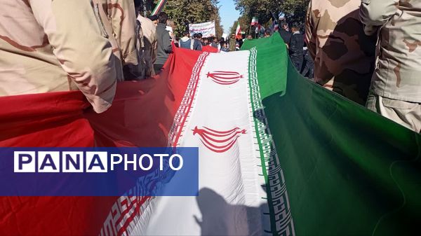 حضور پرشور نسل دهه‌هشتادی و نودی در راهپیمایی ۱۳ آبان