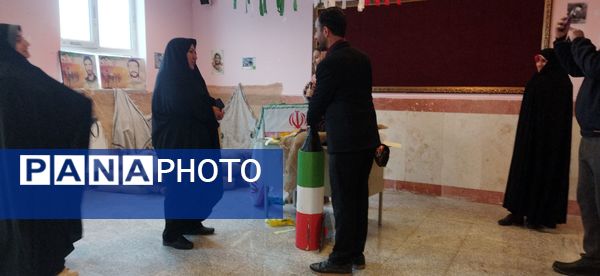 تعهد و تلاش دانش‌آموزان مدرسه انقلاب کوهدشت در فعالیت‌های مدرسه