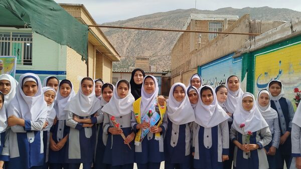 زنگ سپاس معلم در دبستان شکوفه‌های دانش لردگان