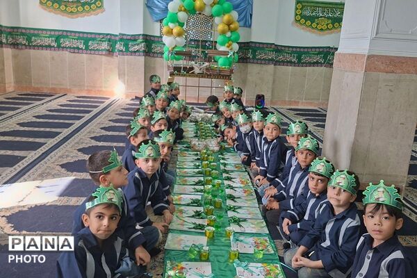 جشن قرآن کلاس‌ اولی‌ها در مدرسه شهید حاج جعفری