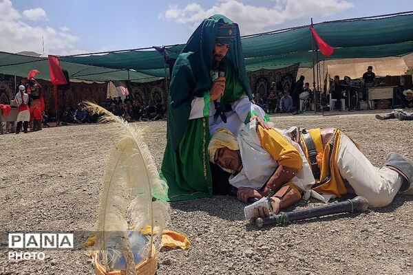 تعزیه خوانی در روز اربعین حسینی در جوار گلزار شهدای شهر بار نیشابور 