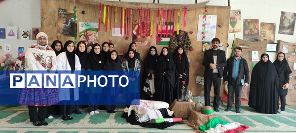 افتتاح نمایشگاه مدرسه انقلاب دبیرستان بهارآزادی 