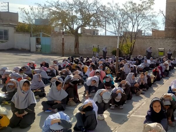 مانور زلزله در دبستان شهید نجفی فدافن