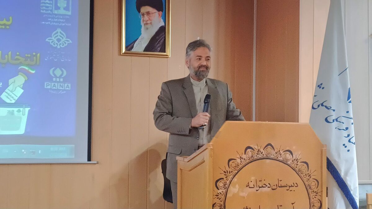 شورای دانش آموزی موجب شادی و نشاط در مدرسه می‌شود