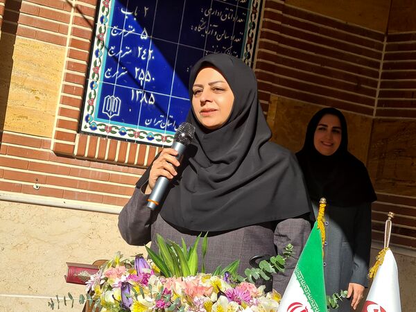 آئین نواختن زنگ مهر در دبیرستان دخترانه فرهنگ ۱۳ 