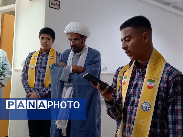 قدردانی پیشتازان دبیرستان باقریه از فرشتگان سفیدپوش در بیمارستان موسی بن جعفر(ع)