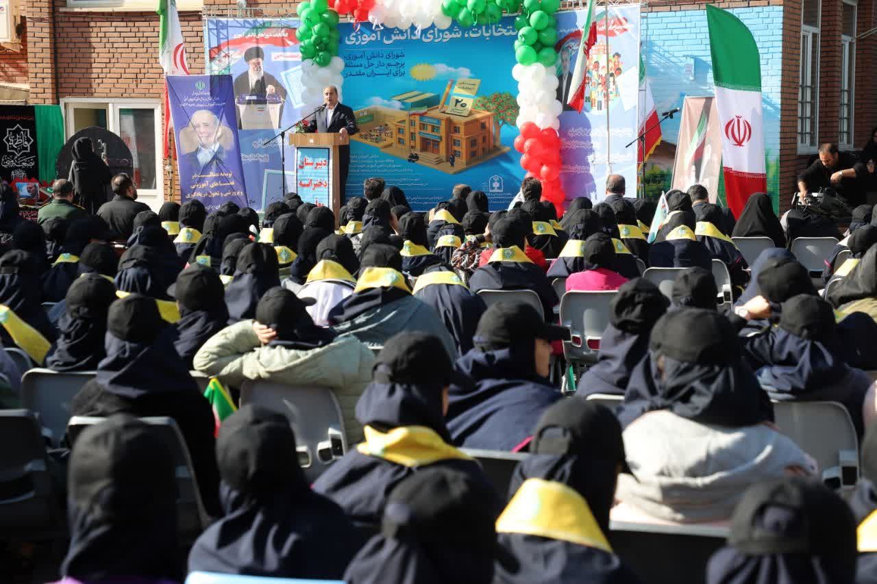 شوراهای دانش‌آموزی در تربیت نسل مسئولیت‌پذیر و آگاه نقش اساسی دارد