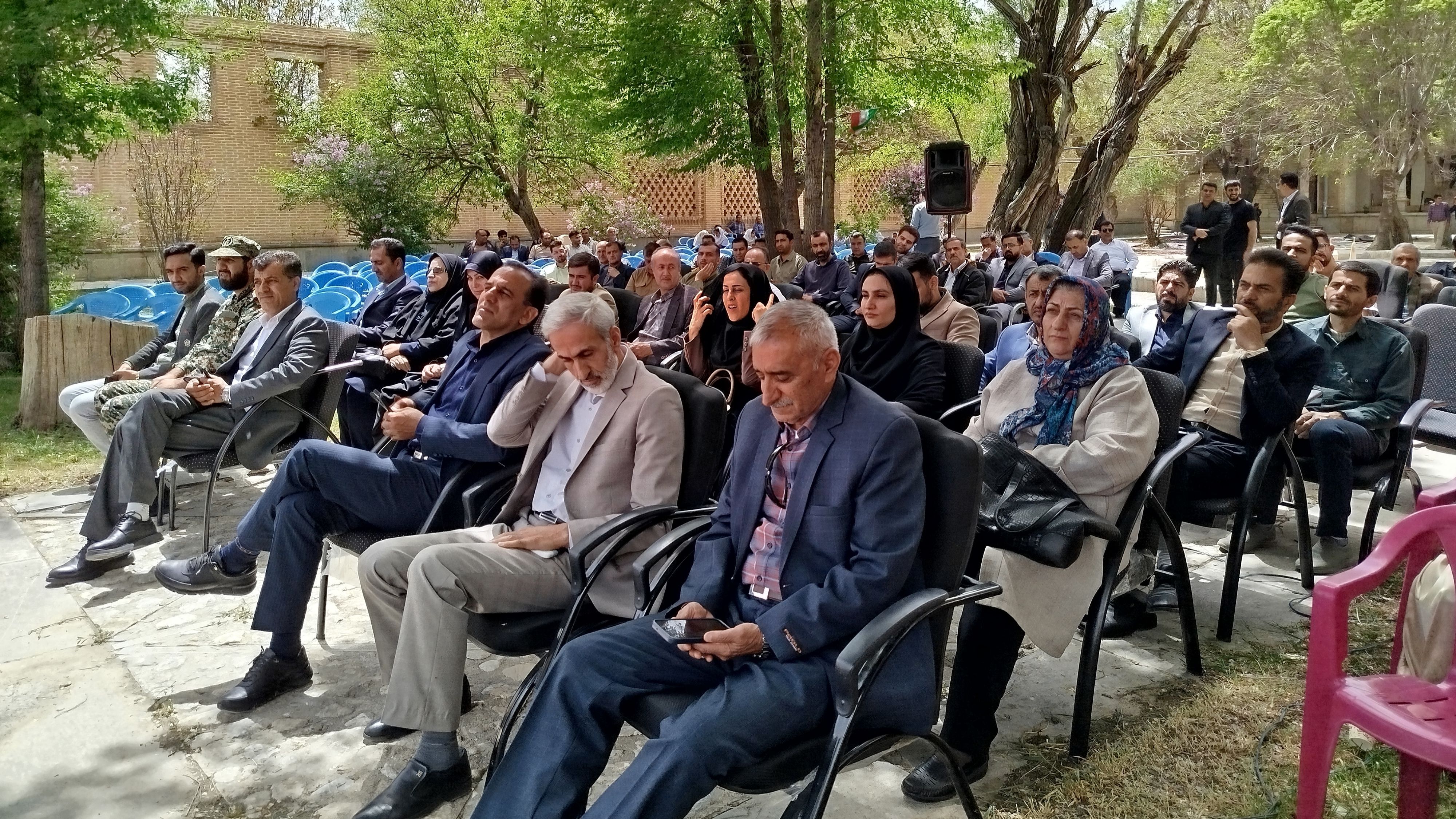 تجلیلی از معلمانان شهرستان کیار در قلعه امیرمفخم دزک