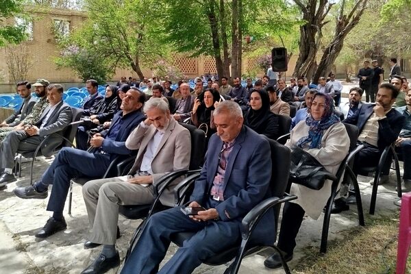 تجلیلی از معلمانان شهرستان کیار در قلعه امیرمفخم دزک