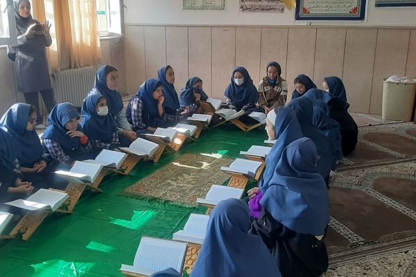 محفل انس با قرآن کریم در مدرسه نرگس و فرهیختگان2 پردیس